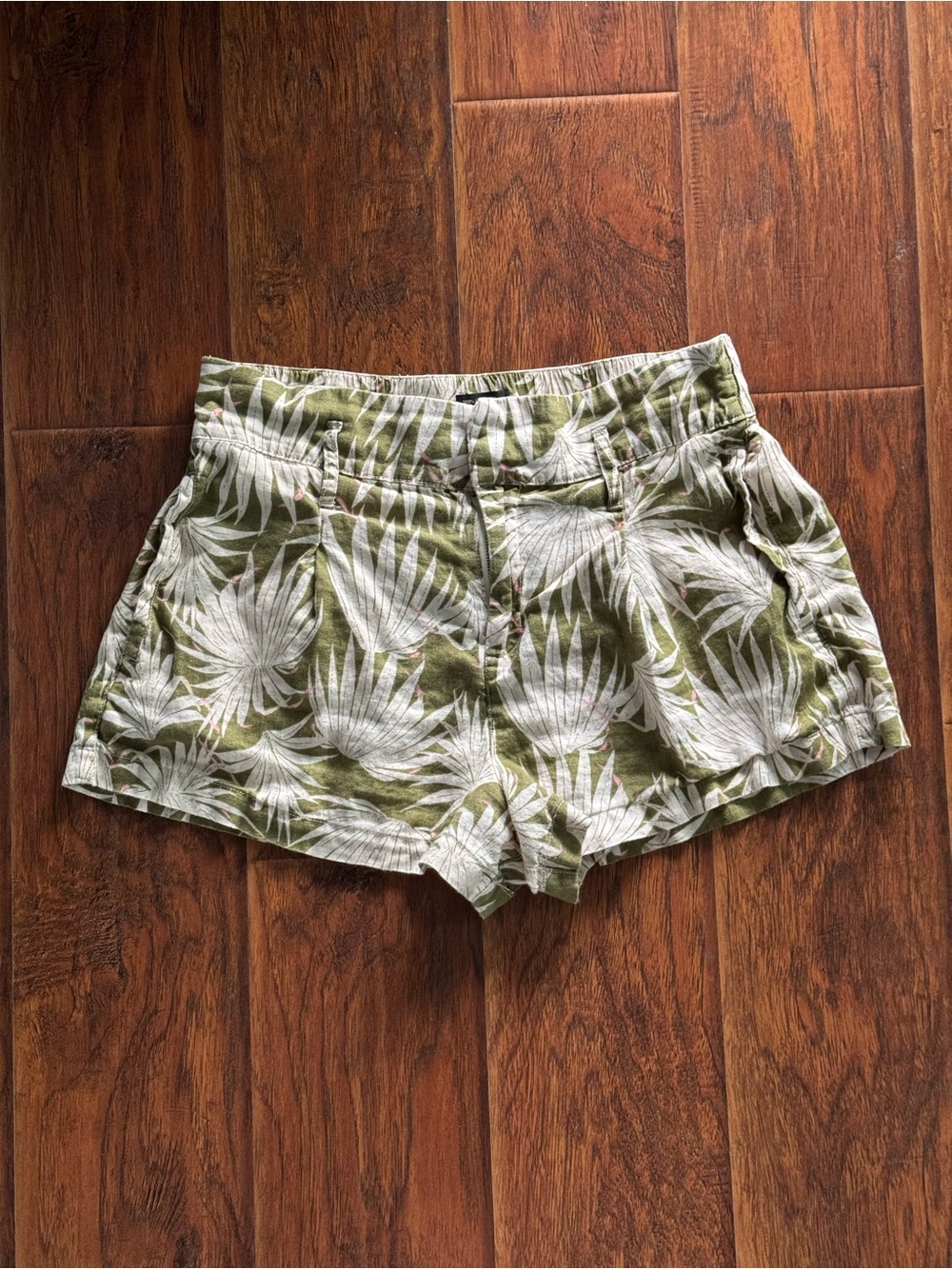 Tahari Olive Green Tropical Print High-Waist Shorts